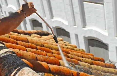 Nettoyage de toitures - Les Hôpitaux-Neufs